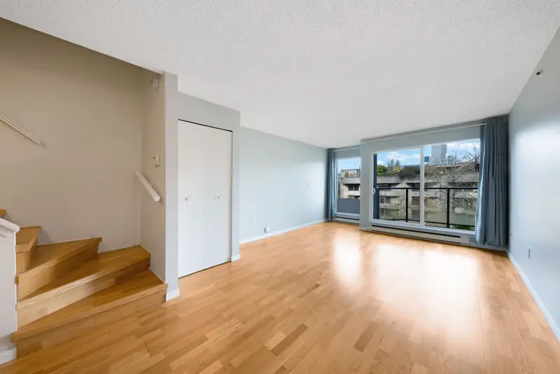 8 1355 W 4TH AVENUE - photo 3 of 22