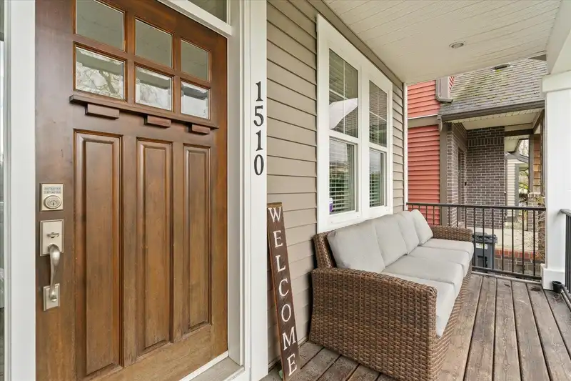 1510 MACKAY CRESCENT - photo 3 of 38