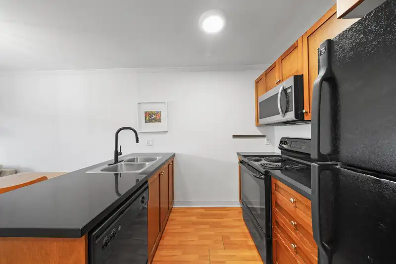216 2265 E HASTINGS STREET - photo 3 of 26