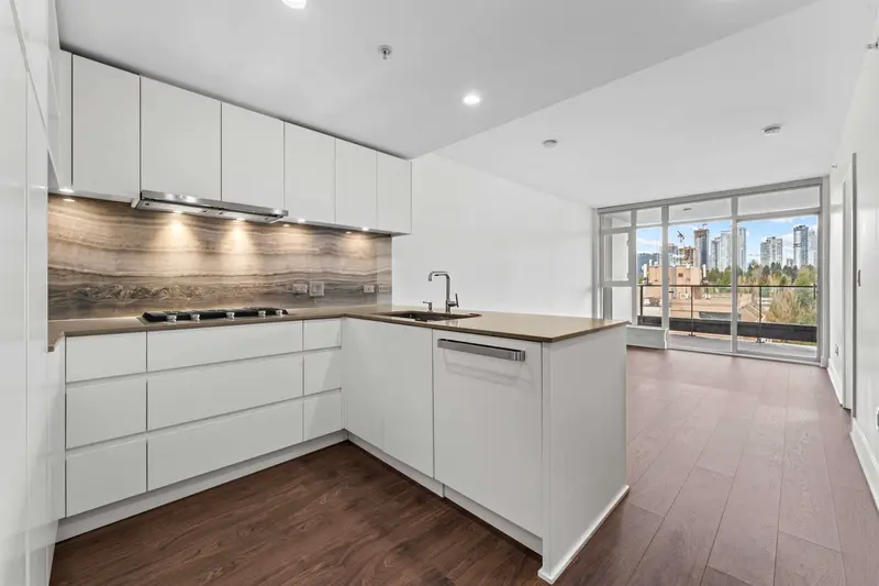 1301 450 WESTVIEW STREET - photo 4 of 25