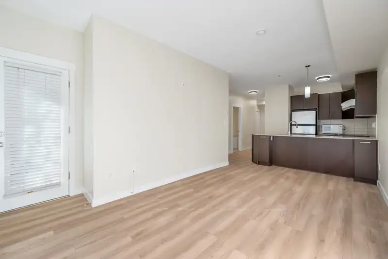 103 13339 102A AVENUE - photo 2 of 19