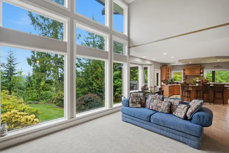 10240 ROLLEY CRESCENT - photo 3 of 40