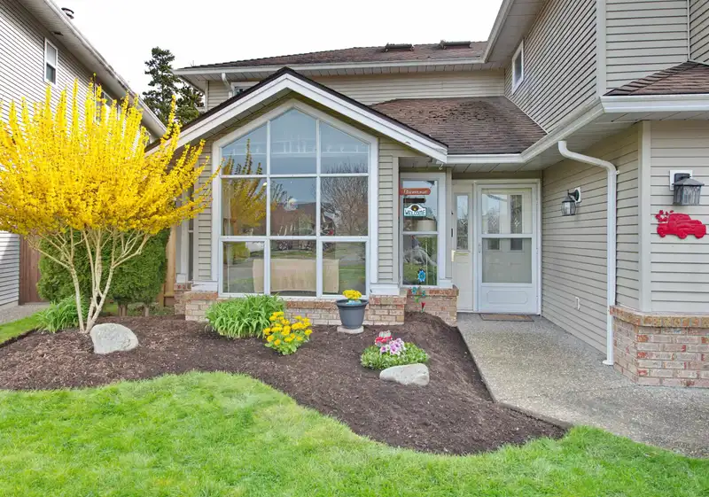 6343 CRESCENT PLACE - photo 3 of 31
