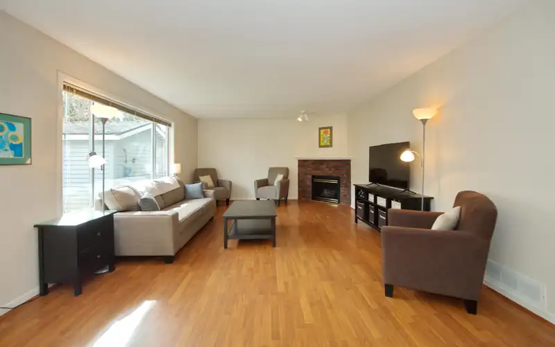 6343 CRESCENT PLACE - photo 4 of 31