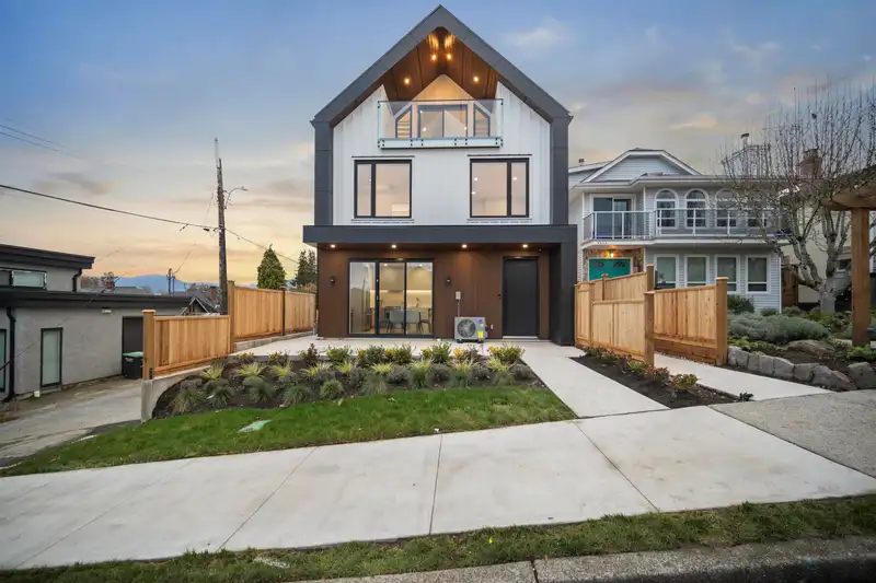 1 3623 TRIUMPH STREET - photo 2 of 35