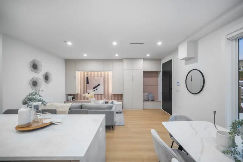 1 3623 TRIUMPH STREET - photo 4 of 35