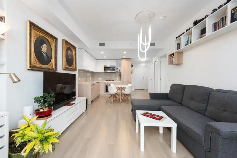 611 618 CARNARVON STREET - photo 4 of 37