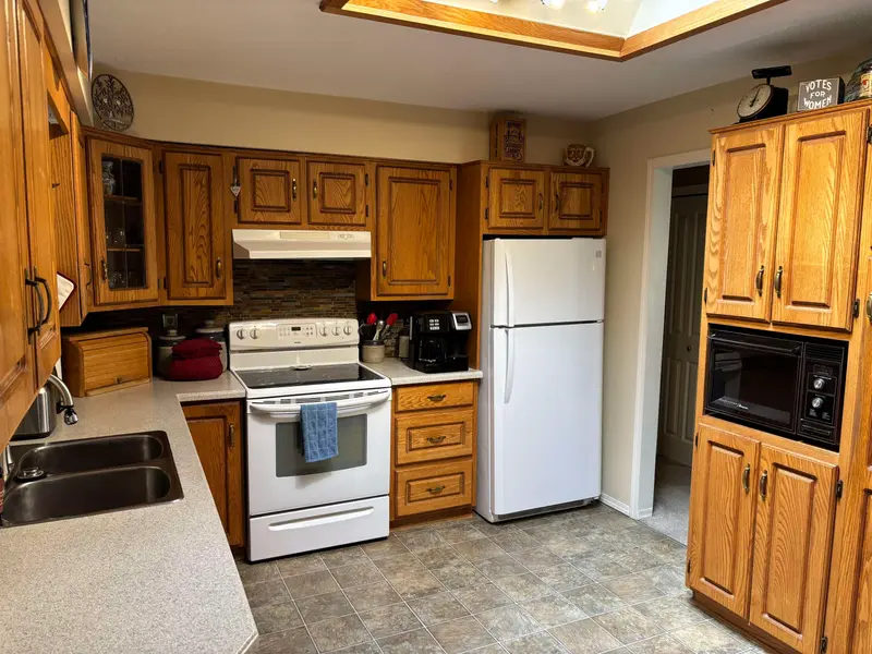 19618 41A AVENUE - photo 3 of 10