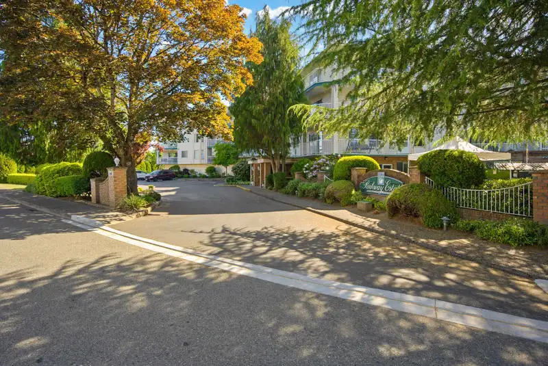 205 5360 205 STREET - photo 2 of 40