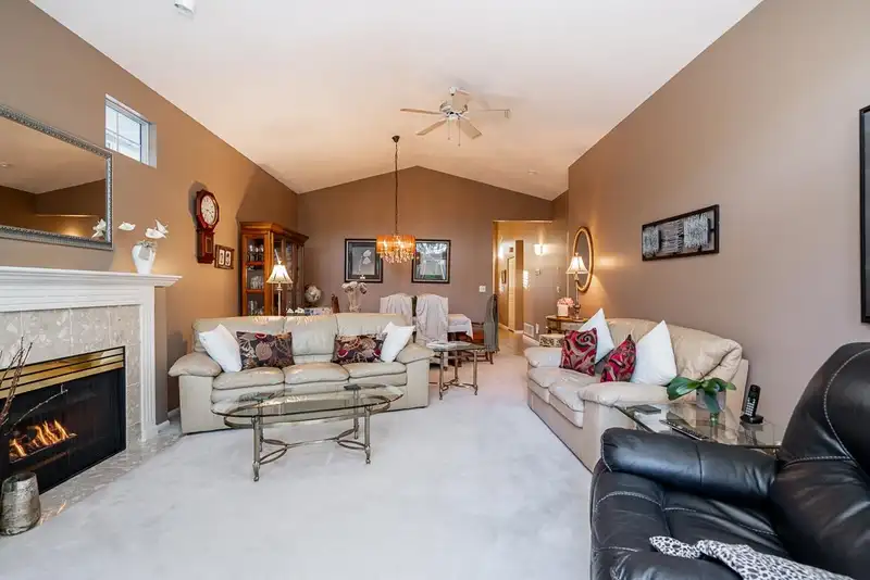 36 9012 WALNUT GROVE DRIVE - photo 4 of 29