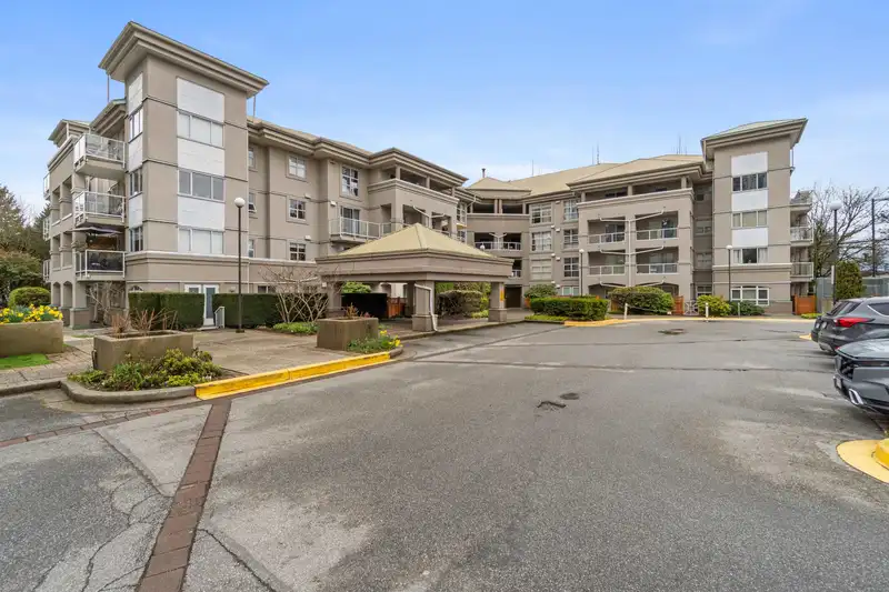 401 10533 UNIVERSITY DRIVE - photo 1 of 27