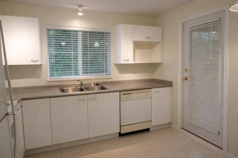 215 1242 TOWN CENTRE BOULEVARD - photo 4 of 11