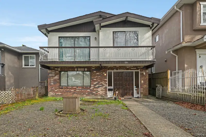 231 E 39TH AVENUE - photo 1 of 37