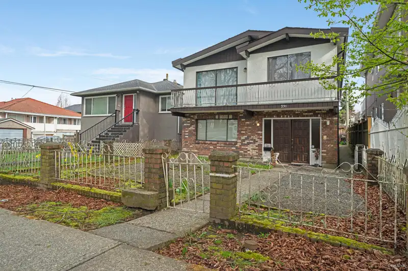 231 E 39TH AVENUE - photo 3 of 37
