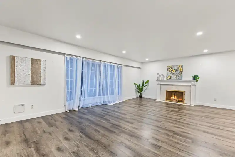 410 ASHLEY STREET - photo 1 of 29