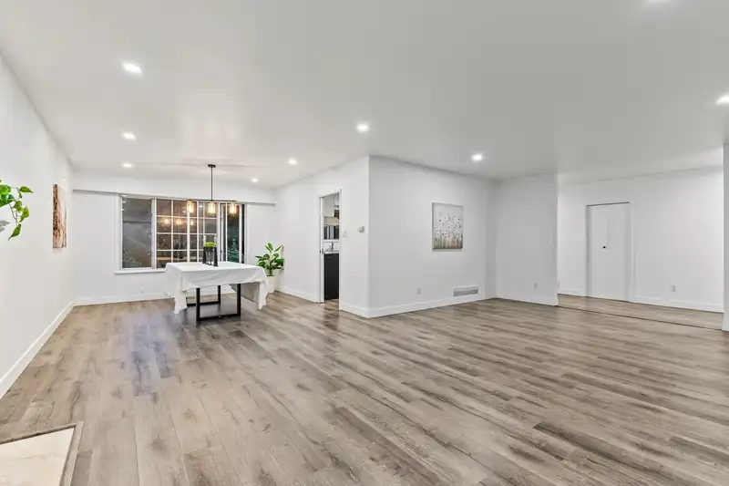 410 ASHLEY STREET - photo 2 of 29