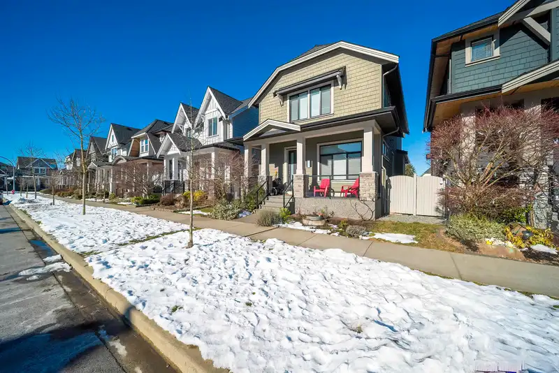 16481 25A AVENUE - photo 4 of 35