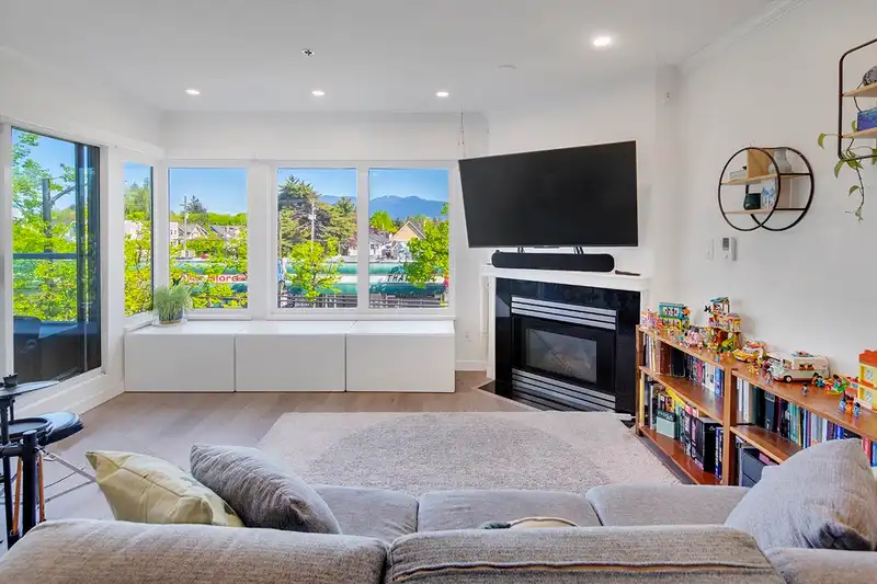 207 3280 W BROADWAY - photo 4 of 28