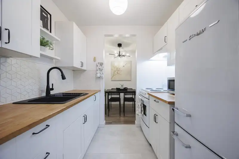 309 331 KNOX STREET - photo 3 of 28