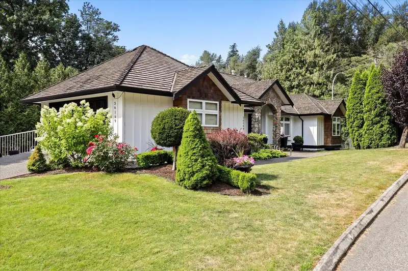 36149 DAWN CRESCENT - photo 2 of 40