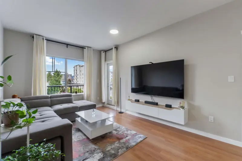 404 22290 NORTH AVENUE - photo 3 of 25