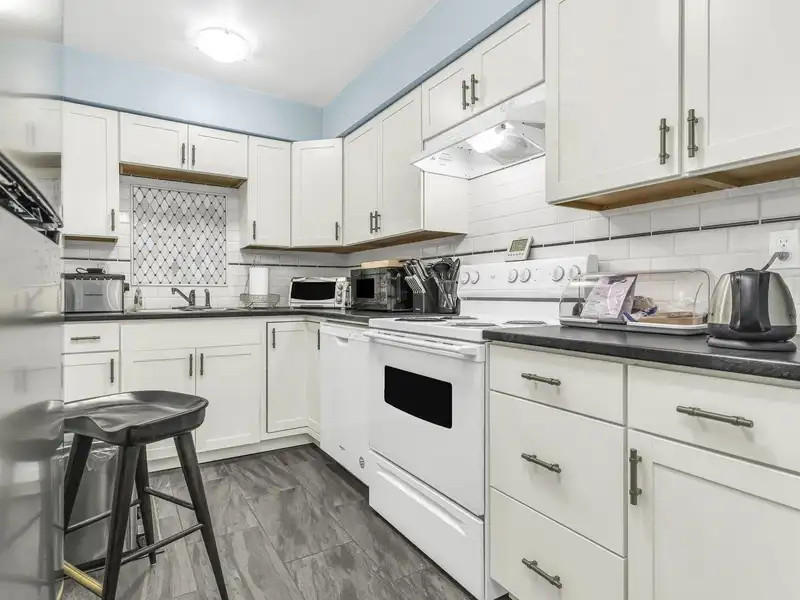 113 10680 151A STREET - photo 2 of 28