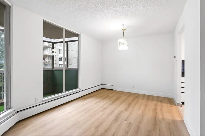 504 2024 FULLERTON AVENUE - photo 4 of 25