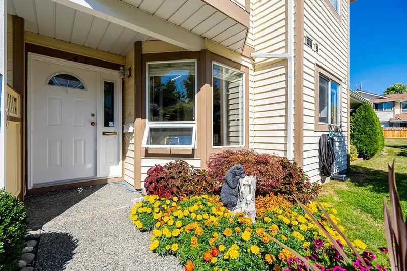41 9273 122 STREET - photo 1 of 39