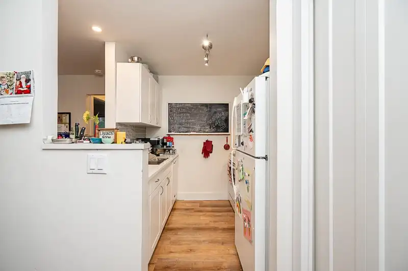 156 5421 10 AVENUE - photo 2 of 33