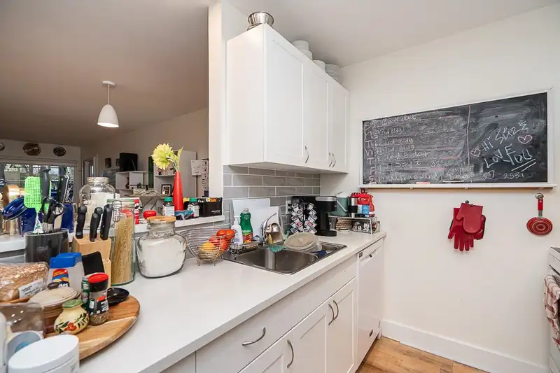 156 5421 10 AVENUE - photo 3 of 33