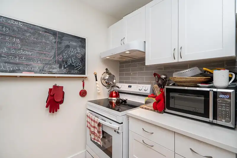 156 5421 10 AVENUE - photo 4 of 33