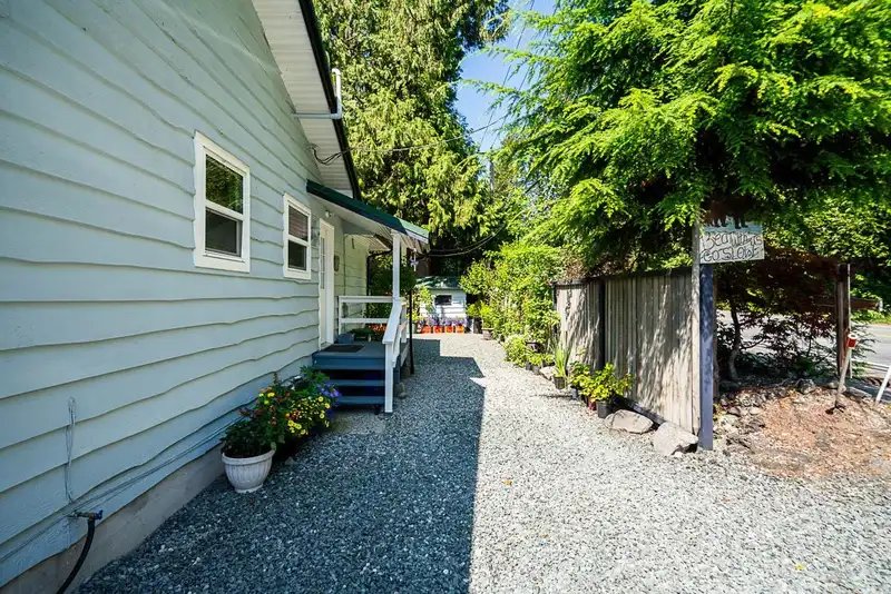 22592 132 AVENUE - photo 2 of 40
