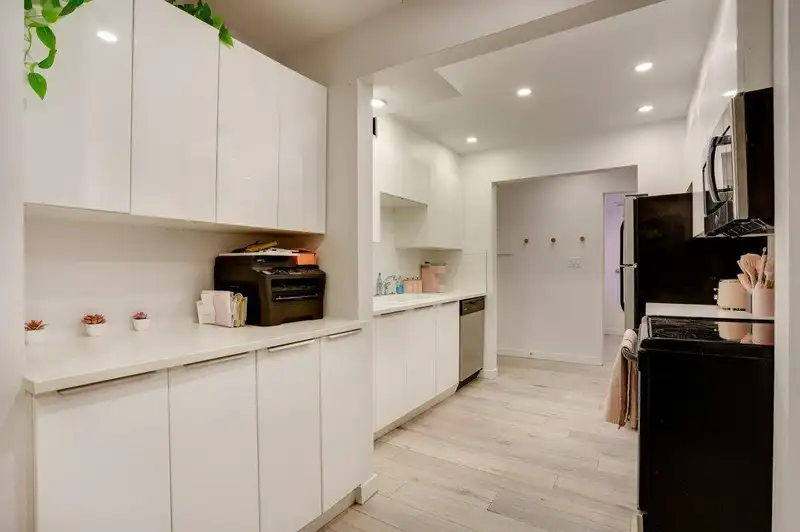 105 1544 FIR STREET - photo 1 of 20