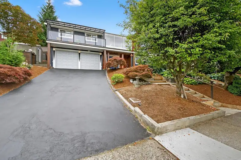 1052 CORONA CRESCENT - photo 3 of 34