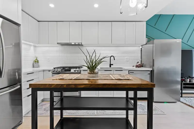 605 3018 ST GEORGE STREET - photo 3 of 40