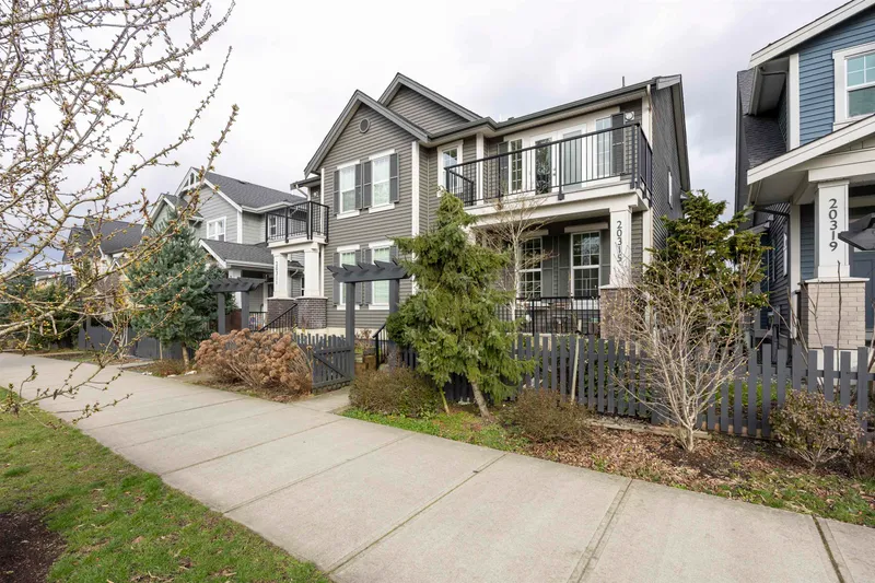 20315 82 AVENUE - photo 2 of 25