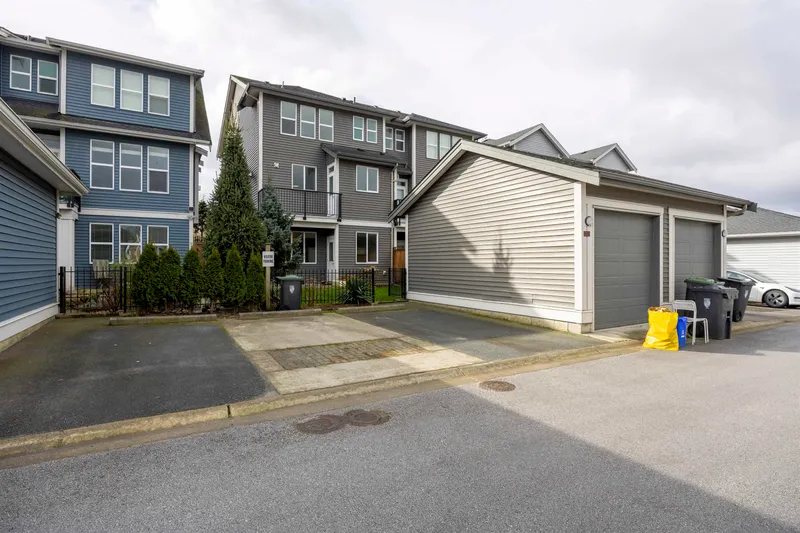 20315 82 AVENUE - photo 4 of 25