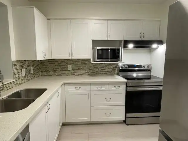 212 6820 RUMBLE STREET - photo 4 of 29