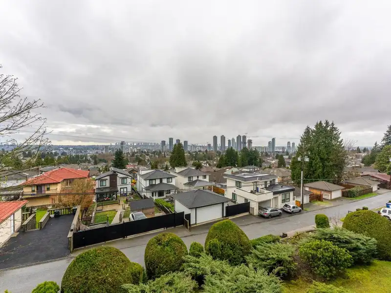 307 5340 HASTINGS STREET - photo 1 of 20