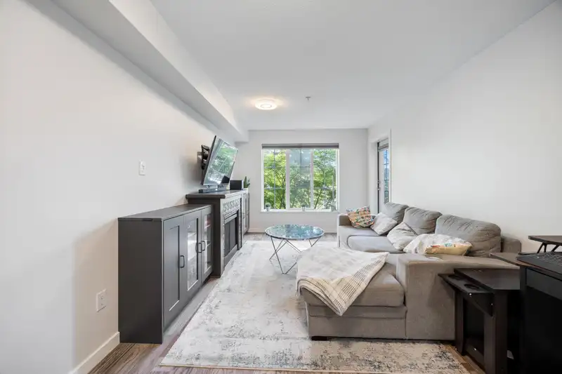 207 14877 100 AVENUE - photo 3 of 17
