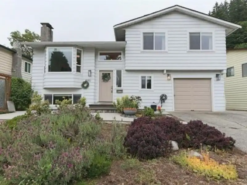 1890 BOW DRIVE - photo 1 of 25