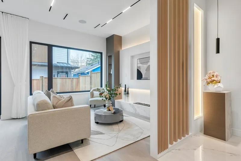 2 4023 W 18TH AVENUE - photo 2 of 25