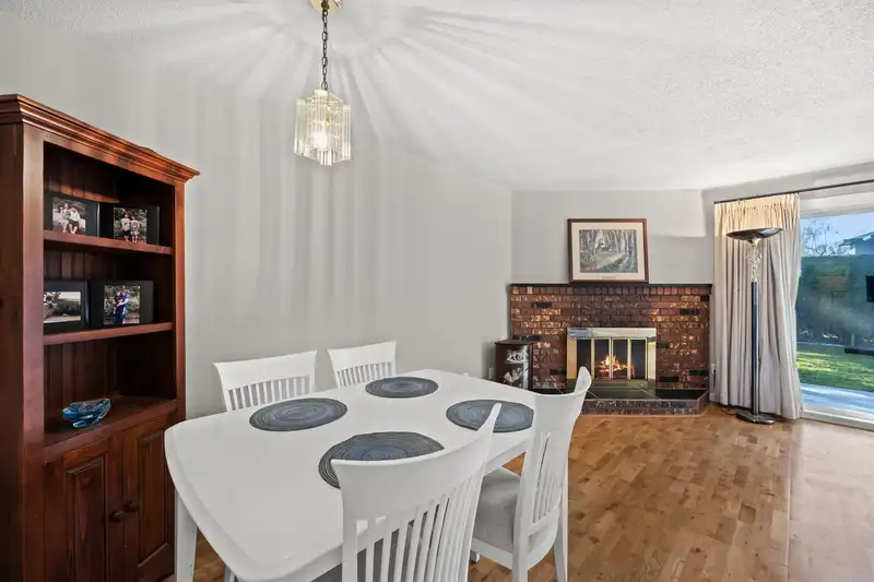 42 3151 SPRINGFIELD DRIVE - photo 3 of 31