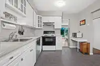 42 3151 SPRINGFIELD DRIVE - thumbnail 4