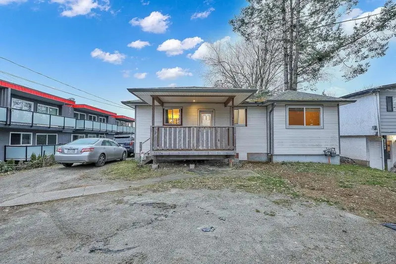 32774 7TH AVENUE - photo 1 of 25