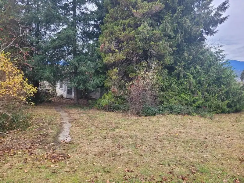 13691 113 AVENUE - photo 3 of 6