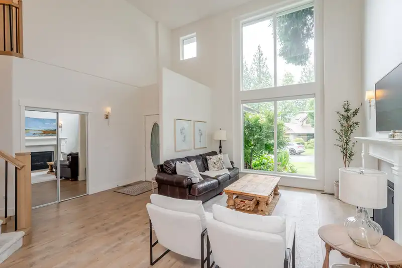 16125 108A AVENUE - photo 3 of 40