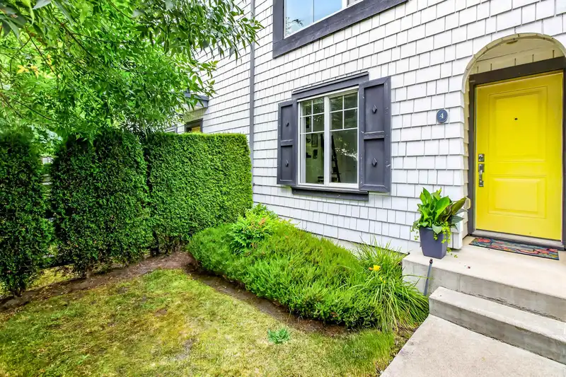 4 16357 15 AVENUE - photo 3 of 38