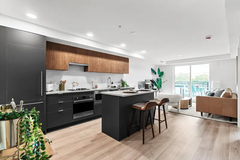 202 2419 GRANT STREET - photo 2 of 25