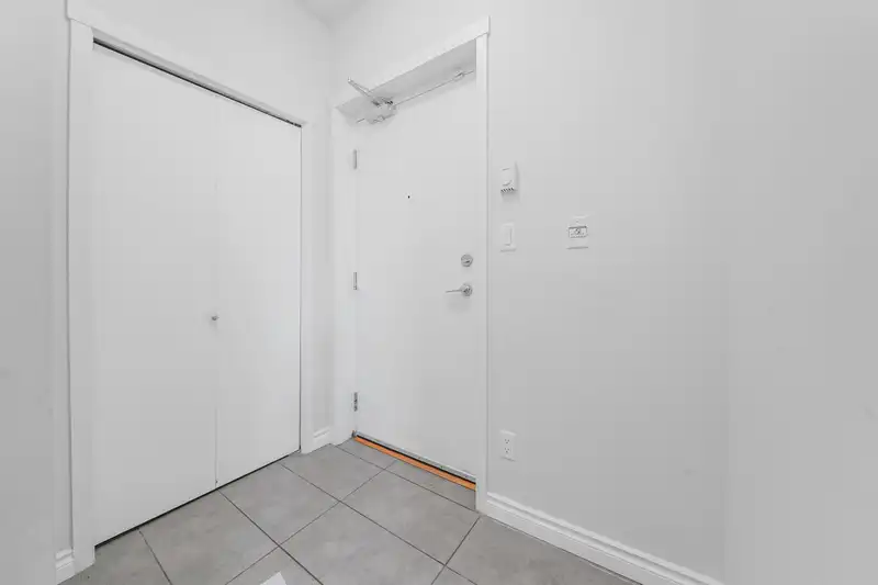 1404 13399 104 AVENUE - photo 2 of 23